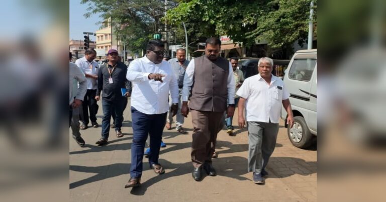 khasbag athavdi bajaratil kondi dur karnyasathi halchali