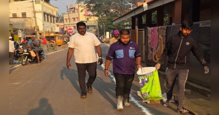 nagarasevak ravi salunkhe yancha prayatnatrun khasbag athavdi bajarat shista