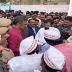 seemaprashni tatadine ucchadhikar samiteechi baithak ghyavi