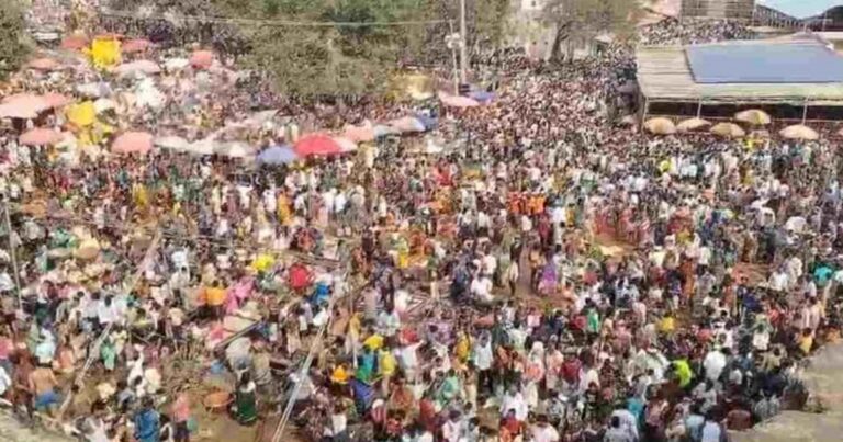shakambhari paurnime nimitta saundatti yallamma dongaravar bhaktanchi alot gardi