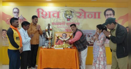 शिवसेना मध्यवर्ती कार्यालयात बाळासाहेब ठाकरे यांची जन्मशताब्दी साजरी
