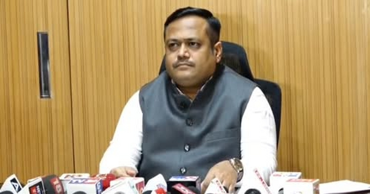 the video of mobile phones being thrown in hindalaga jail is old