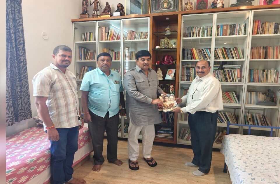 uchgav marathi sahitya academychya padhadhikaryankadun sahityik indrajit deshmukh yanna sammelanache nimantran