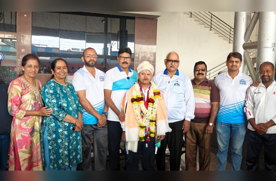 antarraashtriya jaltaran spardhet mayank haldarchi ullekhniya kamgiri