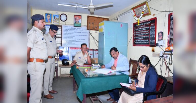 balhakk sanrakshan ayog adhyakshanchi khadebazar police sthanakala achanak bhet