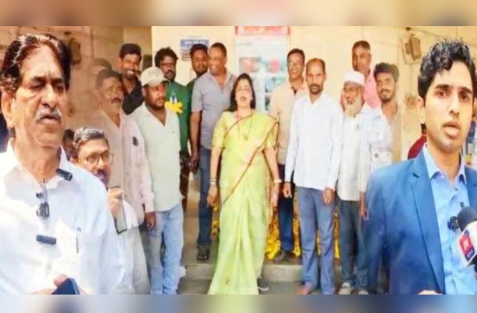 belgavmadhil phool marketcha vad akher sampushtat