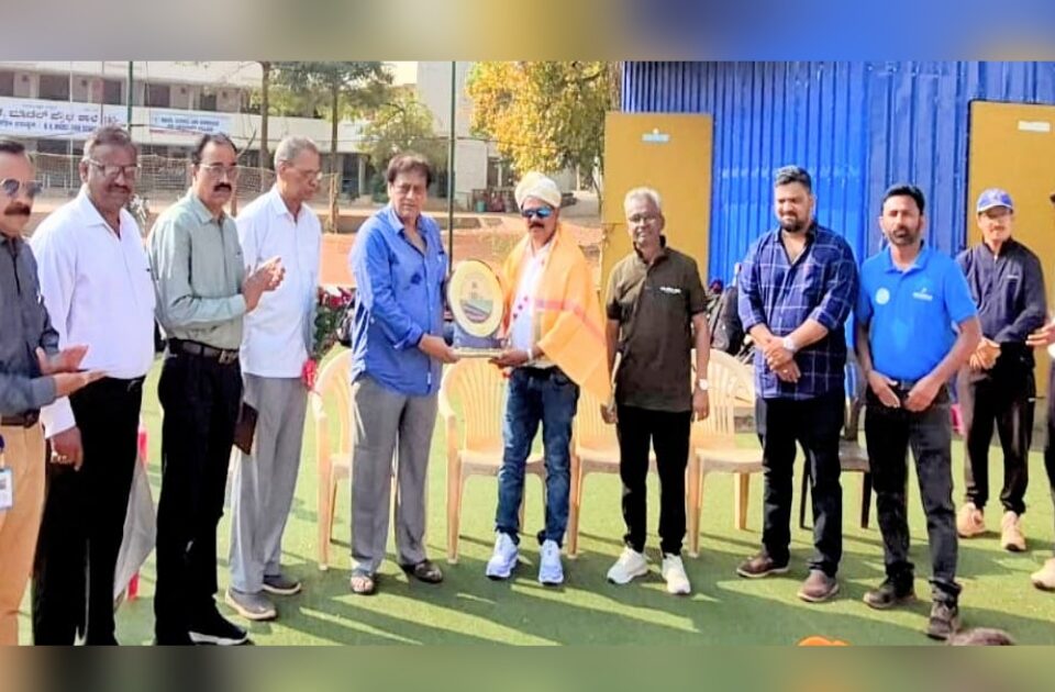 cricket prashikshak dinesh lad yanchi belgavla dhavti bhet