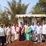 itaranna det raha ; tyatunach manus motha hoto - sau aarti bhandari