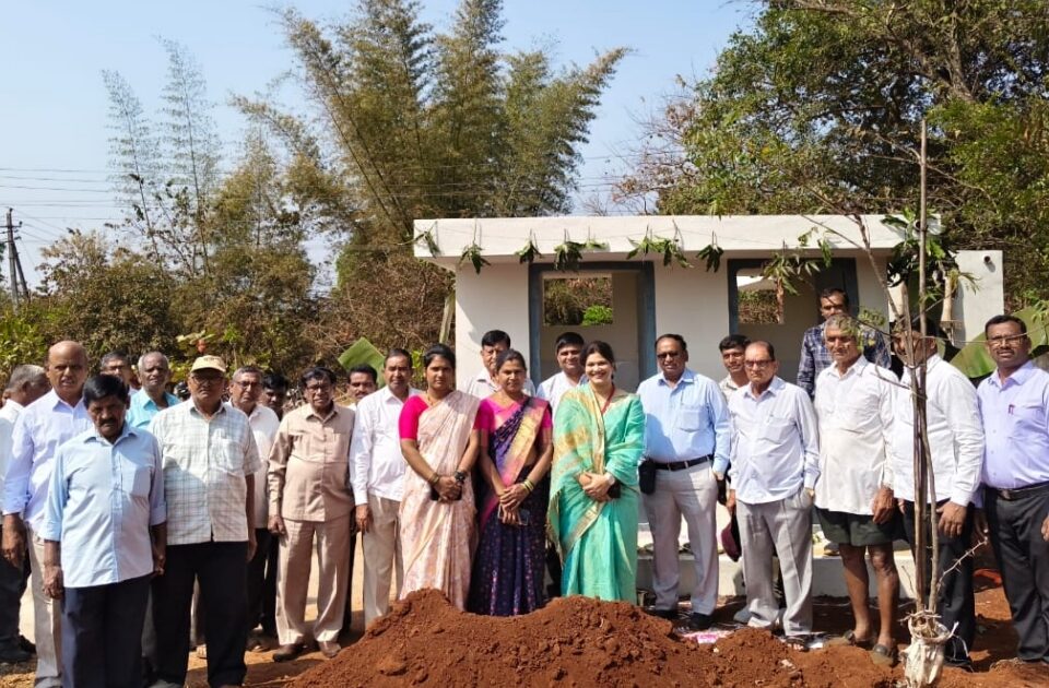 itaranna det raha ; tyatunach manus motha hoto - sau aarti bhandari