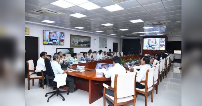 karnatakatil 61 railway sthankancha vikasasathi 2110 kotinchi guntavanuk