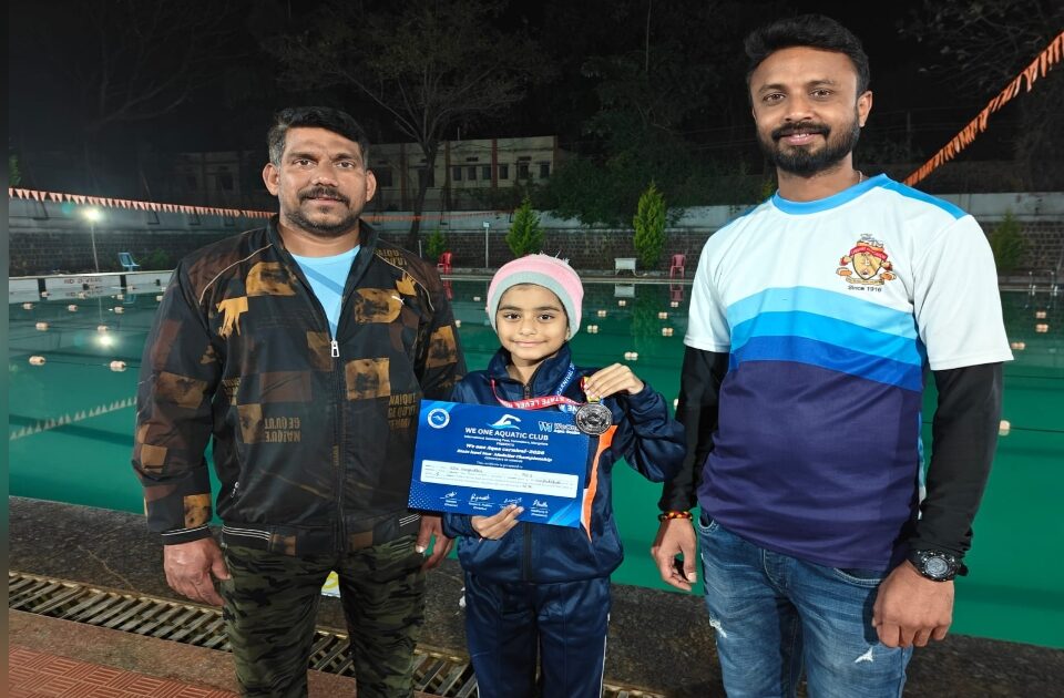 mangaluru yethil jaltaran spardhet ritvi kangralkarla backstroke madhye raupyapadak