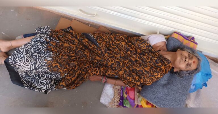 samajsevika madhuri jadhav yanchya sahakaryane niradhar jakhmi vruddhechi civil hospitalmadhe ravangi