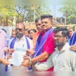 vividh pralambit magnansathi dalit sangharsh samiticha jilhadhikari karyalayavar morcha