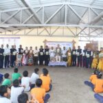 yellur marathi model shalet shatakottar suvarna mahotsav ahwalache prakashan ; smaranikeche vitaran