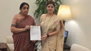 akher rupali chakankarancha rajya mahila ayogachya adhyakshpadacha rajinama