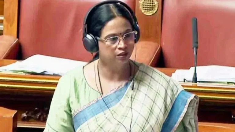 anganwadi sevikanchya mandhan vadhisathi kendra sarkarne pudhakaar ghyava ; mantri lakshmi hebbalkar