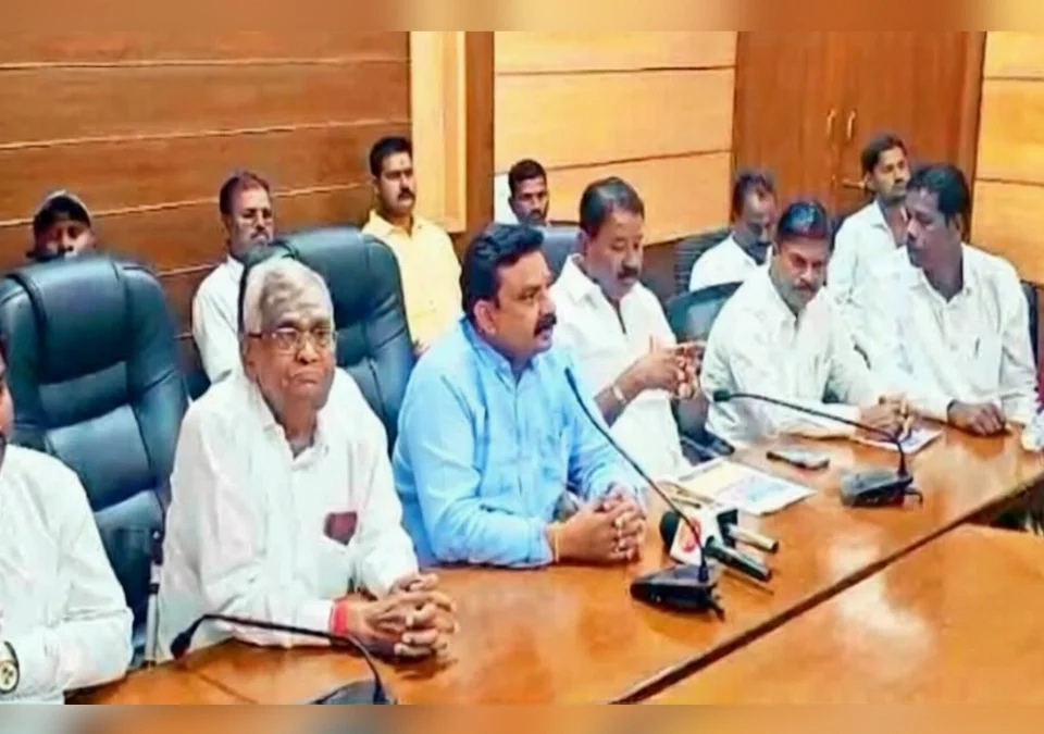 arakshan roster virodhat 24 marchla bengalurumadhye bhavya morcha