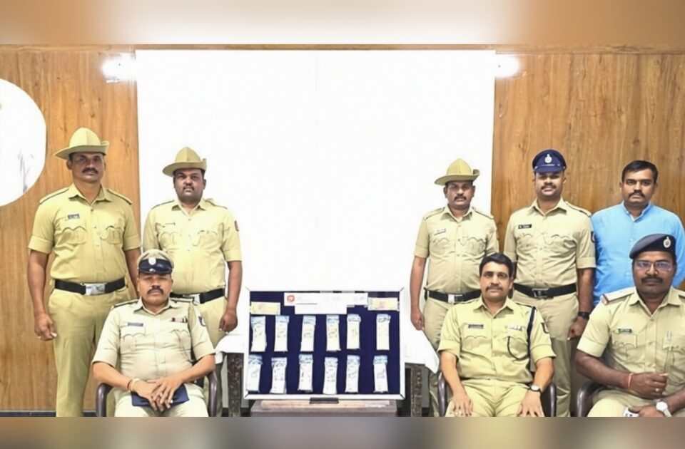 bandukichya dhakane lut ; avgya char taasat aaropi gajaaad