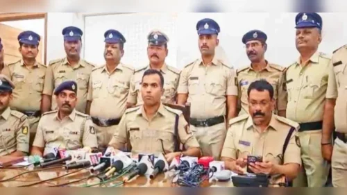 belgaav polisanchya karvayeet choris gelele 51 mobile mool malakanna supurd