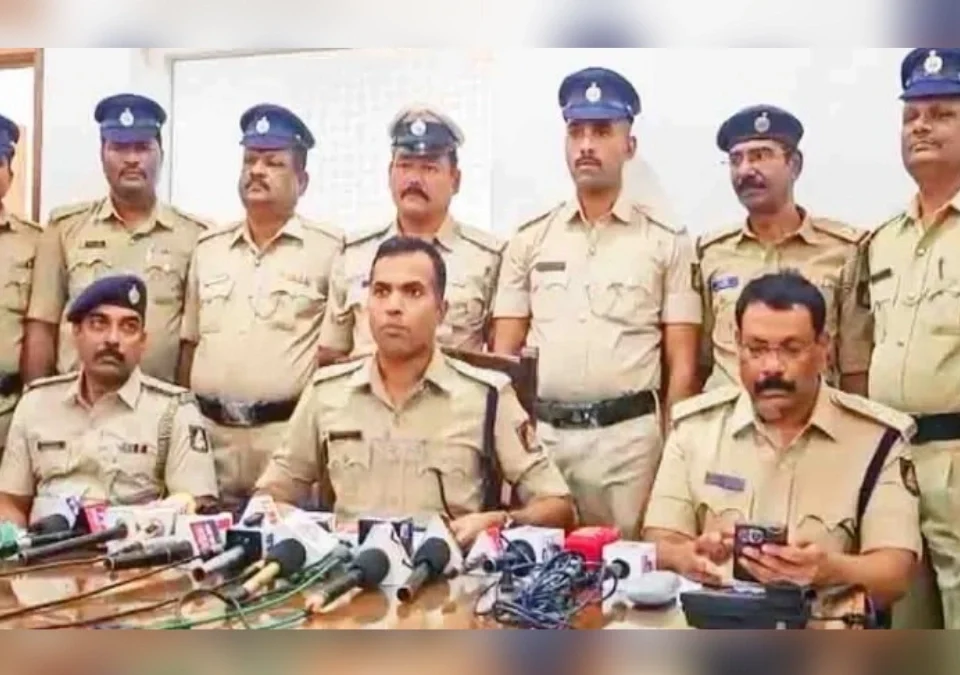 belgaavat cybar fasvanukicha networkcha pardafash