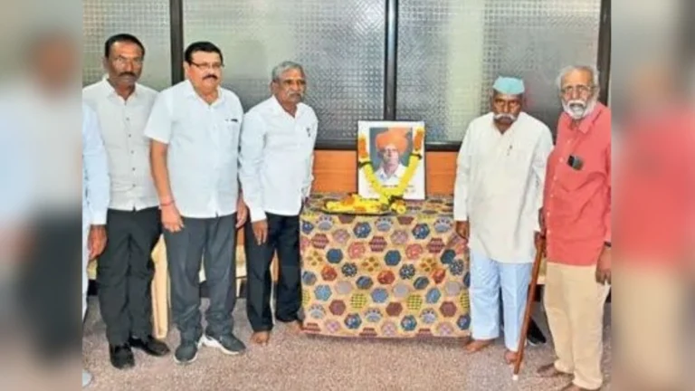 deepak dalvi yanchya nidhanane seema andolanat mothi pokli