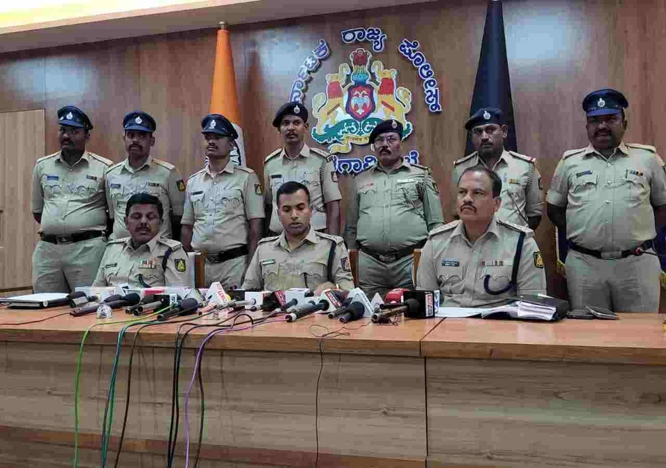 gokakmadhe paise duppat karanyache amish denarya antarrajya tolicha pardafash