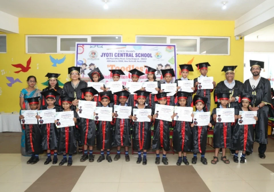 jyoti central schoolchya balvatikecha graduation day utsahat sampanna