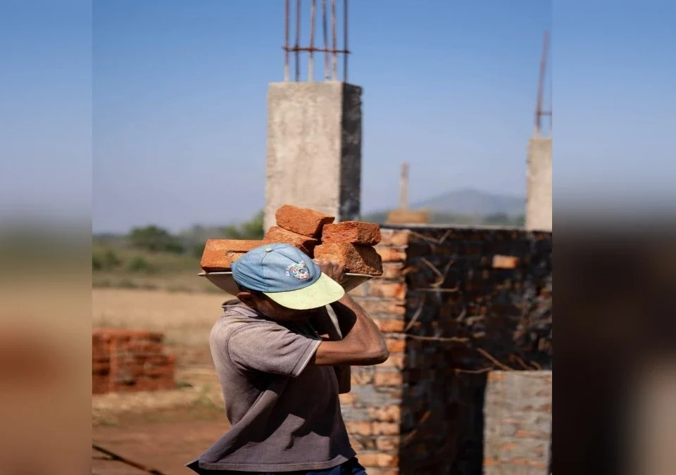 kadolit raviwari bandhkam kamgar unionche udghatan tasech kamgarana margdarshan