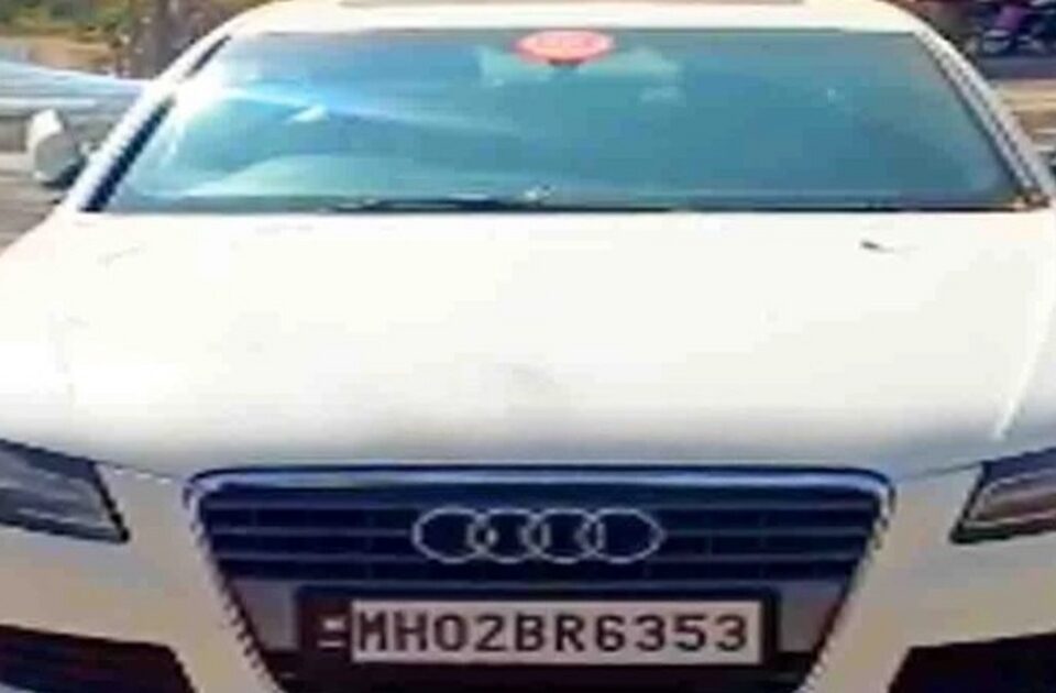 kanbargi siddheshwar mandir parisaratil sanshayaspad car charchet