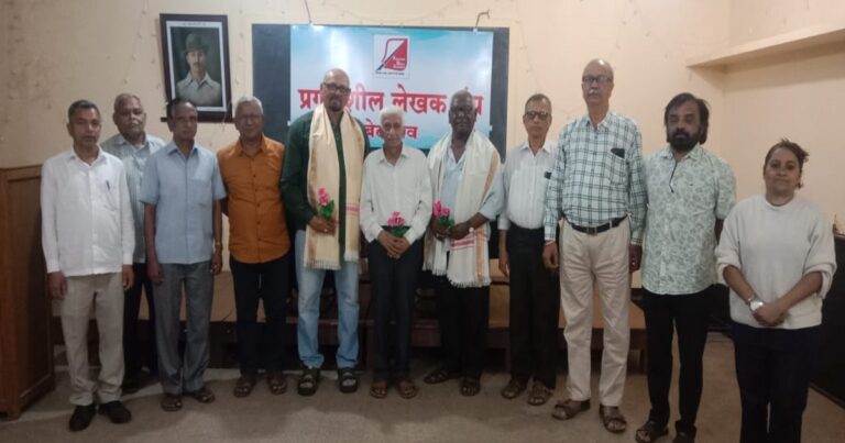 kapileshwarkar- mali yancha pragatisheel lekhak sanghatarfe satkar