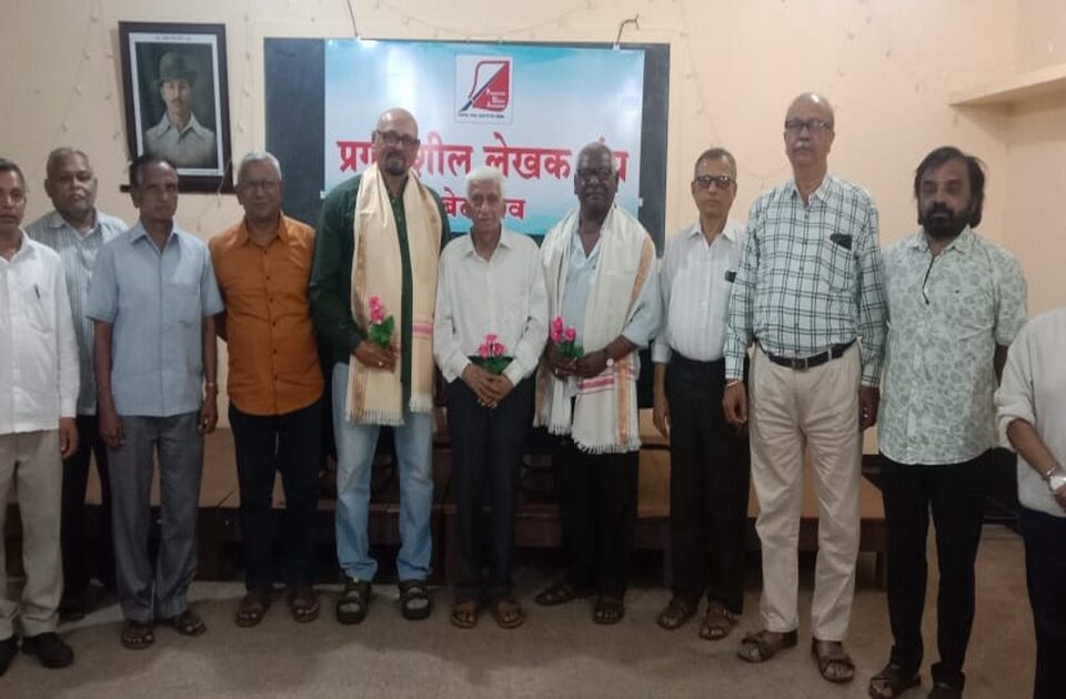 kapileshwarkar- mali yancha pragatisheel lekhak sanghatarfe satkar