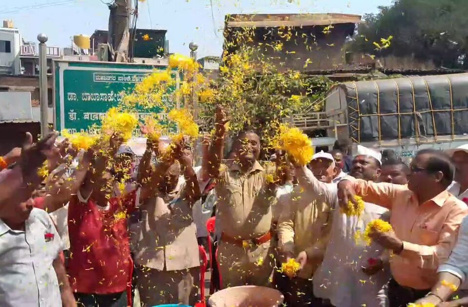 khasbag yethe paryavaran purak phulanchi rangpanchmi utsahat sajri