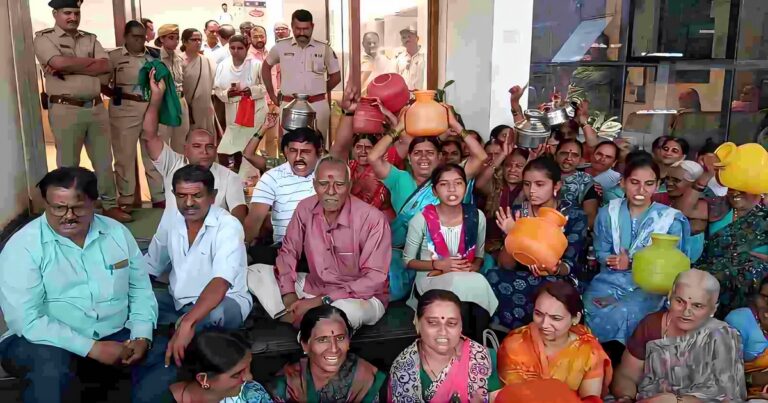 pinyachya panyasathi rayat gallitil nagrikanche mahapalikesamor andolan