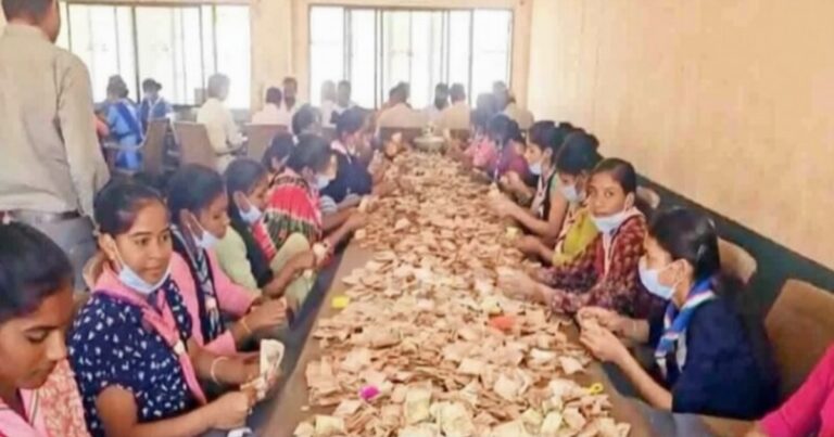 soundatti yellamma devi chya charani 3.07 kotinchi vikrami denagi