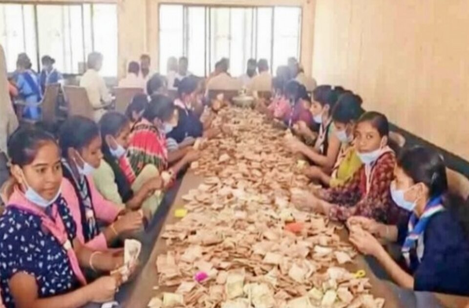 soundatti yellamma devi chya charani 3.07 kotinchi vikrami denagi