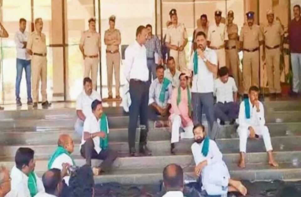 uoos bilachya thakbakivarun shetkari akramak