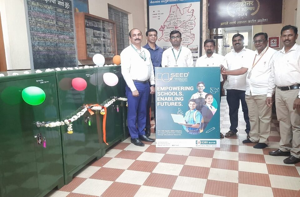 yellur marathi model shalet green board ani tijoriche udghatan