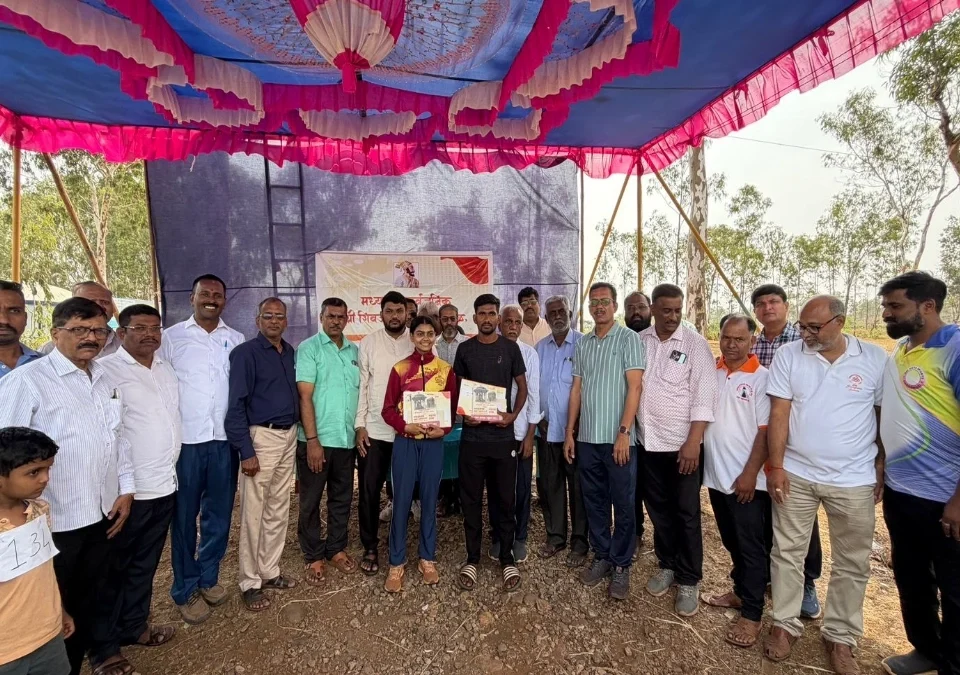 aitihasik rajhans gad chadhne-utarne spardha utsahat sampann