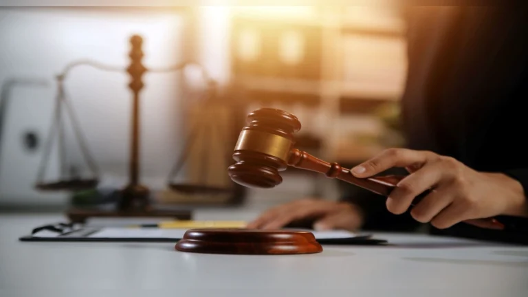 alpvayin mulivaril atyachar prakranatil aropila karavasachi shiksha