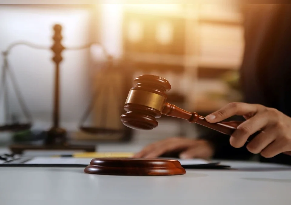 alpvayin mulivaril atyachar prakranatil aropila karavasachi shiksha