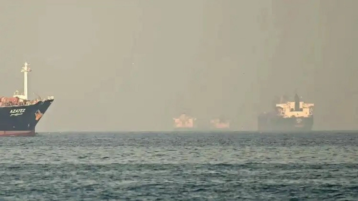 ameriketchya hawai dalache a-10 ladhu viman farsi khadit kosalale