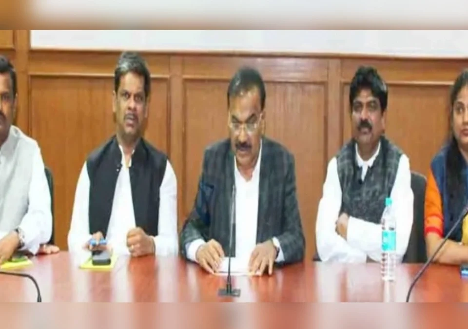 banavat jat pramanpatre ani jamini balkavanaryan virodhat kathor karvai