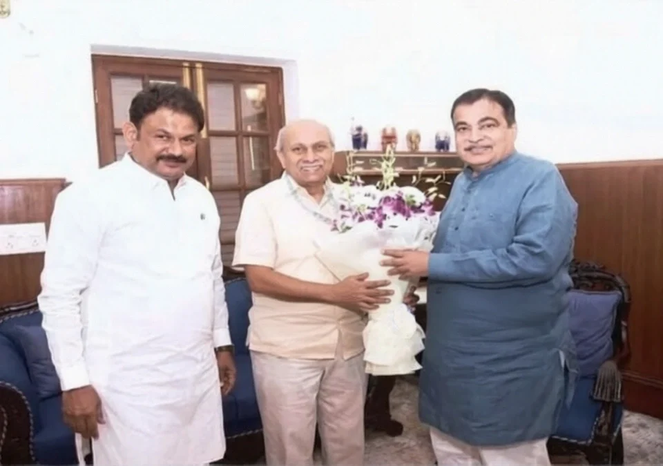 belgaav jilhyatil mahamarg vikasasathi prabhakar kore yanche mantri nitin gadkarina aavahan