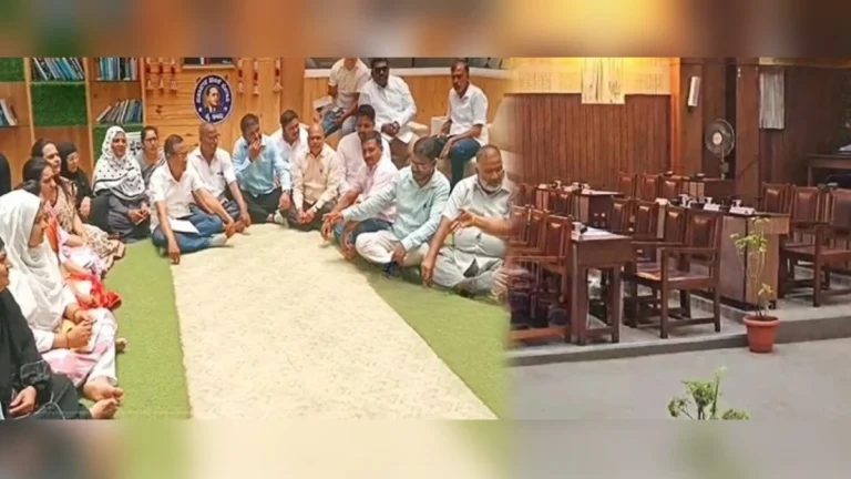 belgaav mahapalika baithakivar virodhi pakshacha bahishkar