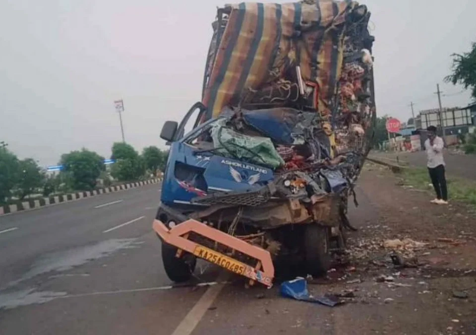 belgaav najik rashtriya mahamargavar bhishan apghat