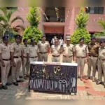 belgaav polisanchya karvait 11 gharphodi prakranancha chhada