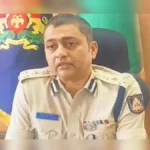 belgaavat akka pathakakadun gharata dambun thevlelya mahila ani mulanchi sutka