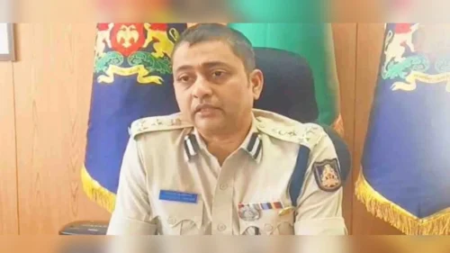 belgaavat akka pathakakadun gharata dambun thevlelya mahila ani mulanchi sutka