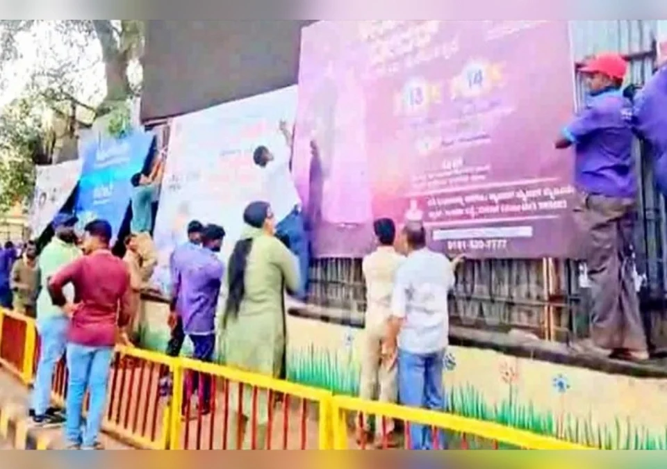 belgaavat anadhikrut hoardings bannervar mahapalikachi dhadak karvai