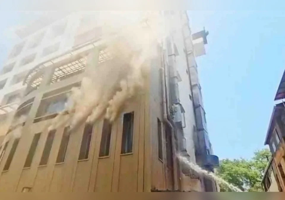 belgaavatil namankit hotel la achanak aag